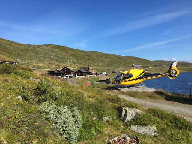 Fjord Helikopter vid Haukeliseter fjellstue